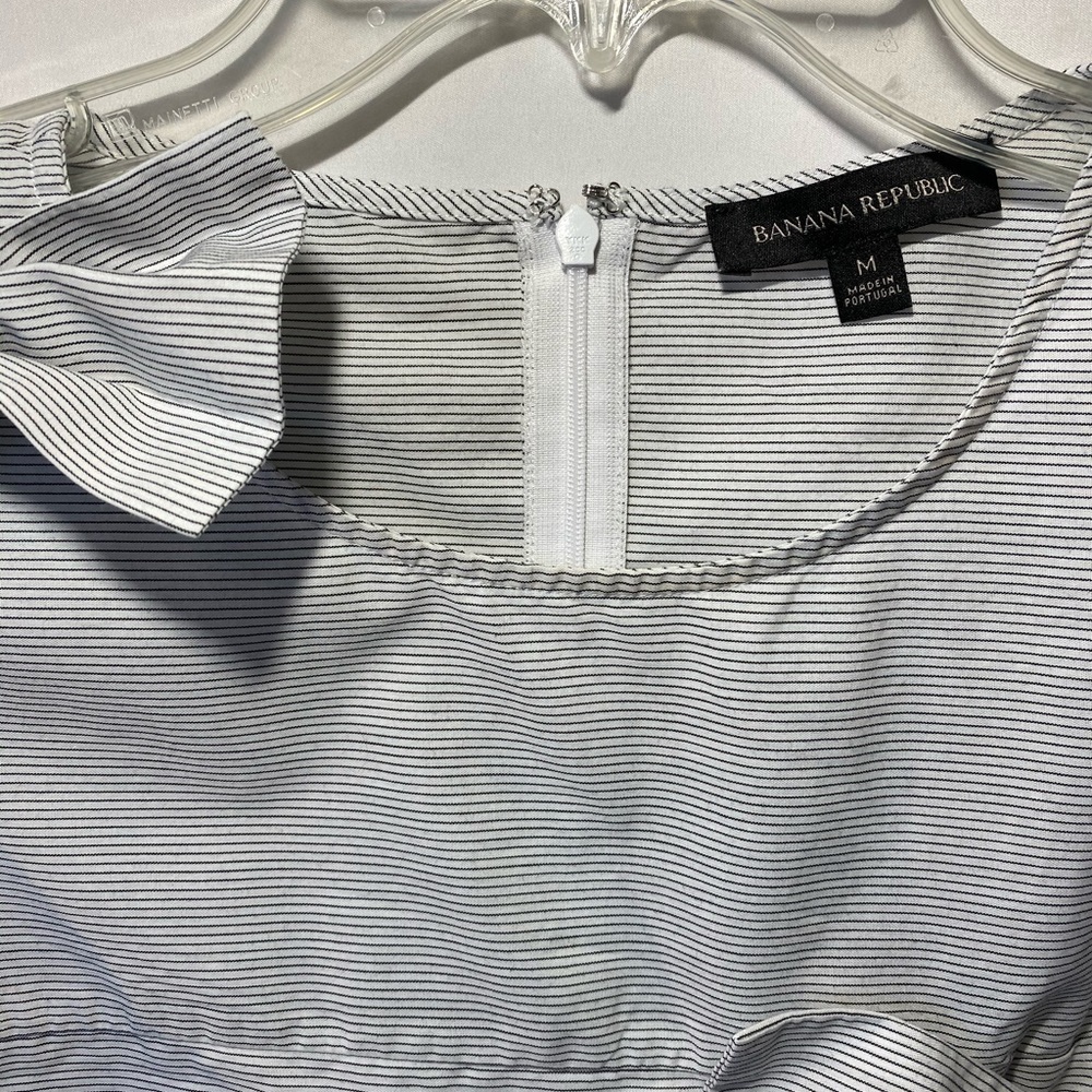 V: Banana Republic Tank Top Women Medium Bow accented Black White Stripe - Picture 2 of 8